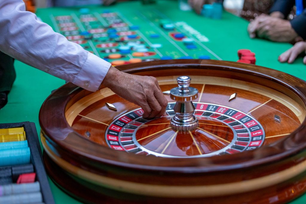 The Role Of Live Dealers In Online Casinos 2 Leo Visions 9F Qhniqxqc Unsplash