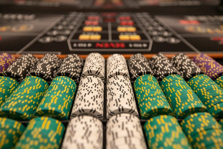 The Role Of Live Dealers In Online Casinos