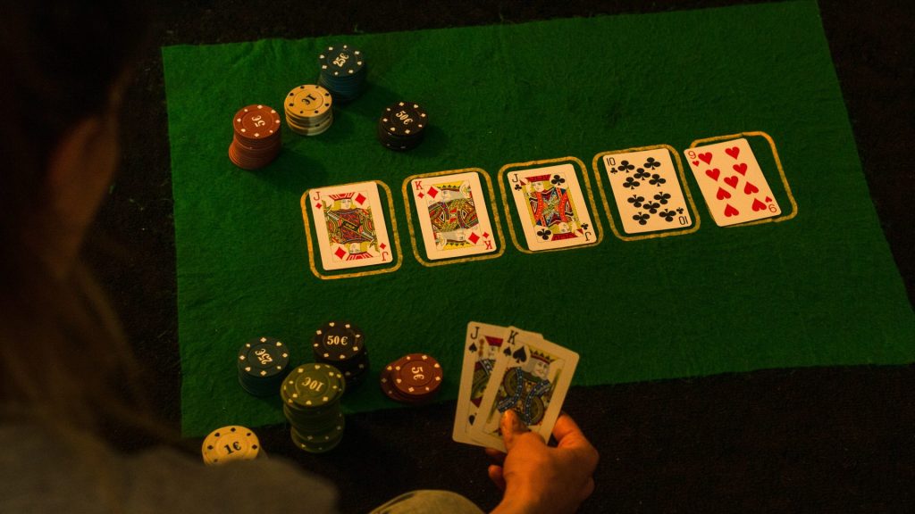 The Role Of Live Dealers In Online Casinos 3 Nassrinart 7 Mqnswgqjytm Unsplash