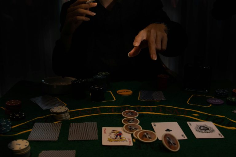5 Blackjack Hand Signals You Should Be Familiar With